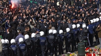 La manifestación espontánea de Bruselas acaba a manguerazos contra los radicales