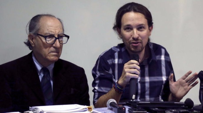 Vicenç Navarro junto a Pablo Iglesias.