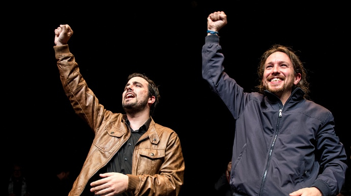 Alberto Garzón y Pablo Iglesias, tras suscribir este lunes su alianza electoral