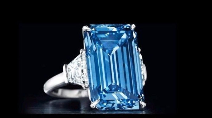 El diamante azul más grande jamás subastado. 