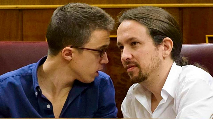 Iñigo Errejón y Pablo Iglesias, durante el debate de la fallida investidura de Sánchez.
