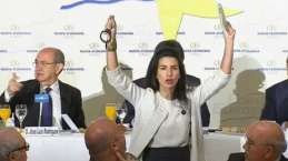 Una militante de VOX le espeta a Puigdemont a la cara lo que los demás partidos prefieren evitar