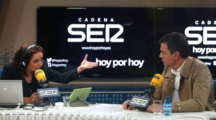 Pedro Sánchez, durante una entrevista con la periodista de la SER, Pepa Bueno