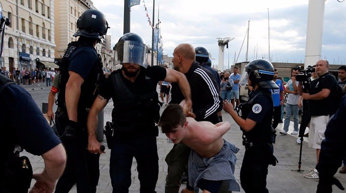 Los enfrentamientos entre rusos e ingleses en Marsella desencadenaron la violencia en la Eurocopa.