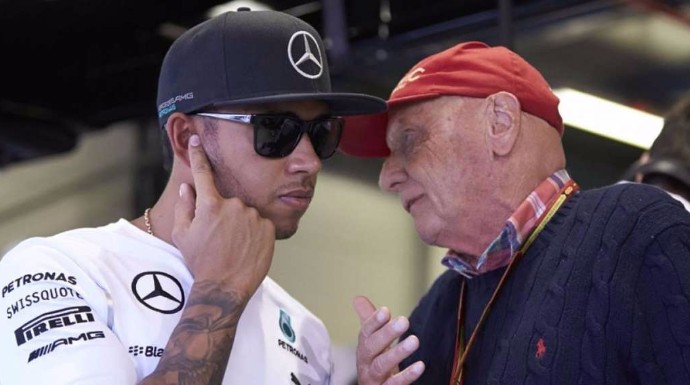 Lewis Hamilton y Niki Lauda en el circuito. 
