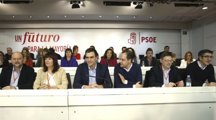 Imagen de la mesa presidencial del Comité Federal del PSOE