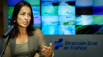 Las autoescuelas estallan mientras Fernández Díaz mantiene en el cargo a la directora de la DGT