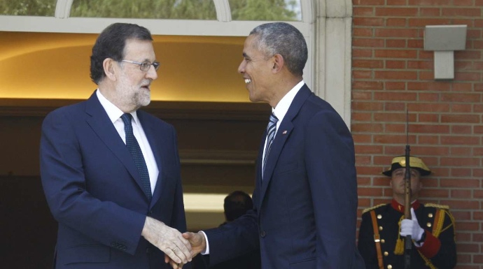Obama, en La Moncloa, siendo recibido por Mariano Rajoy