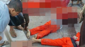 El Estado Islámico decapita a plena luz del día y frente a los niños a tres futbolistas
