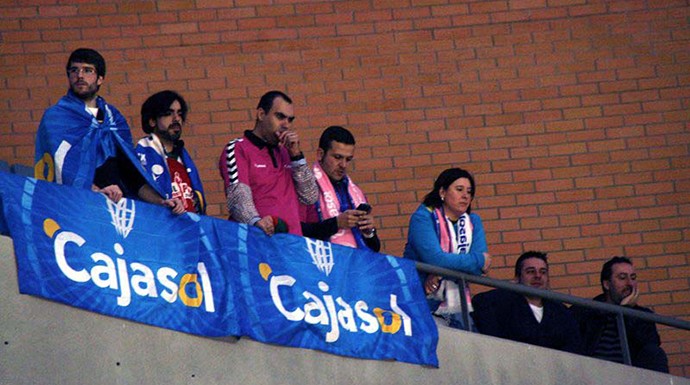 Aficionados del CajaSol Sevilla. 