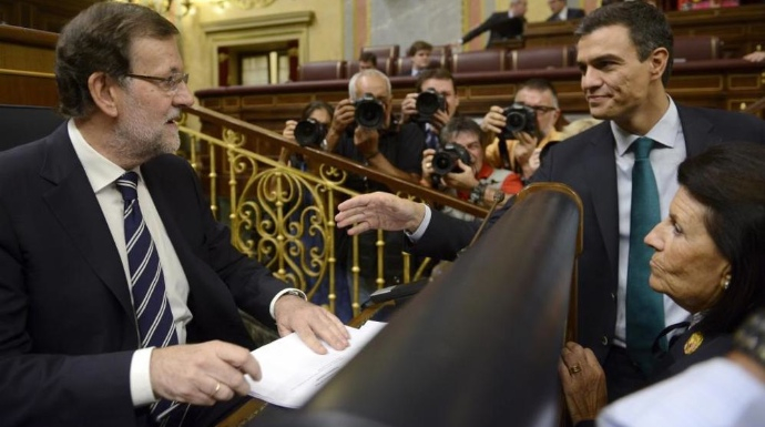 Rajoy y Sánchez se saludan en el Congreso