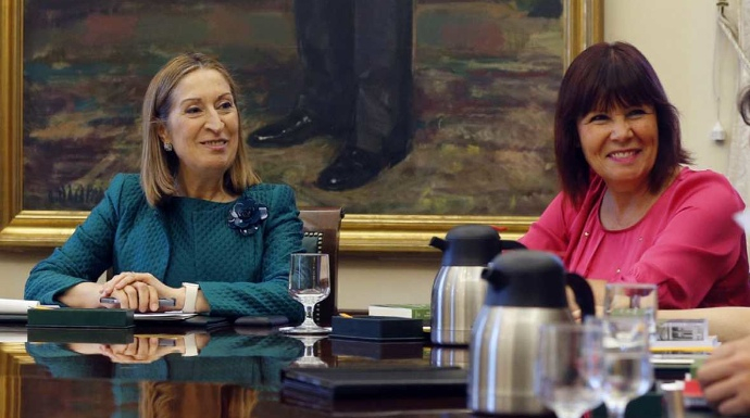 Ana Pastor (PP) y Mikaela Navarro (PSOE), en la reunión de la Mesa del Congreso