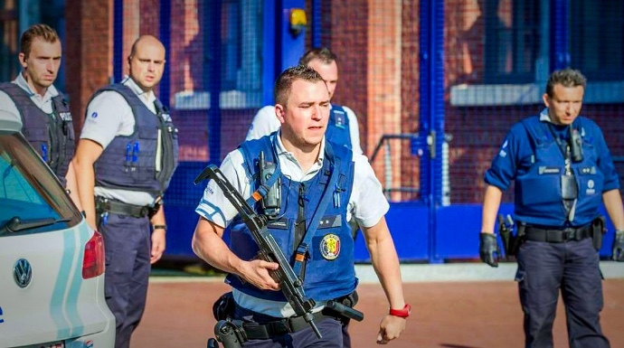 El pánico terrorista golpea Bélgica: hiere a machetazos a dos policías al grito de 