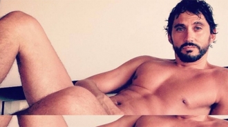 ¡Lo ha vuelto a hacer! Paco León sorprende a sus fans con un nuevo y escandaloso desnudo integral