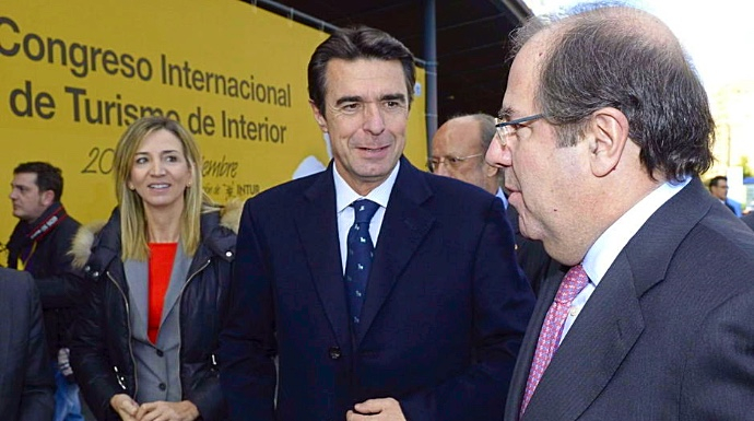 El ex ministro Soria junto al presidente castellano, Juan Vicente Herrera.