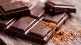 Los beneficios de comer cada mañana una onza de chocolate negro