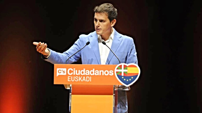 Albert Rivera, este domingo haciendo campaña en el País Vasco.