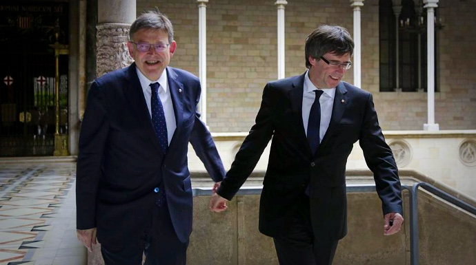 Ximo Puig y Carles Puigdemont, este lunes en el Palau valenciano.