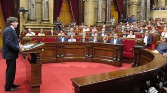 Tensión en el Parlament: Arrimadas reprende a Puigdemont fuera de micrófono
