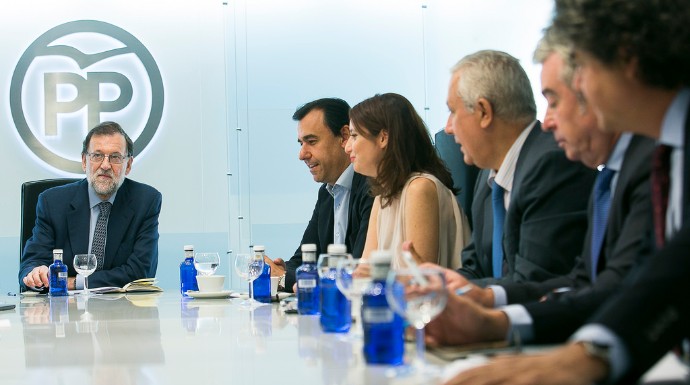 Rajoy y su comité de dirección en la reunión de este lunes.