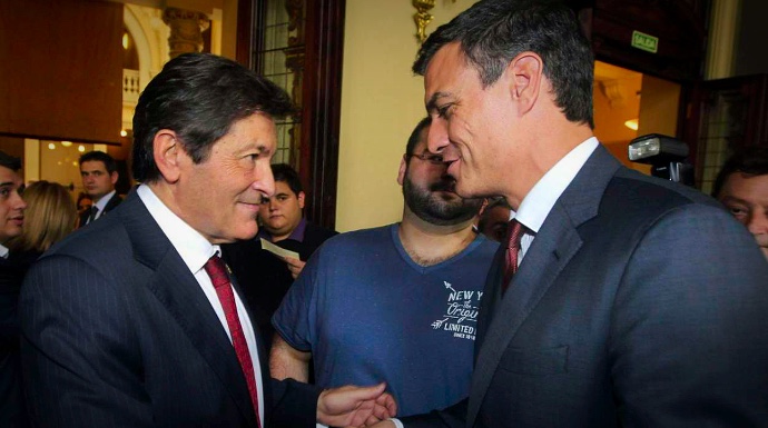 Javier Fernández y Pedro Sánchez cuando el segundo aún era el líder socialista.
