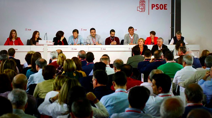 La guerra socialista sigue viva en un PSOE que se desangra.