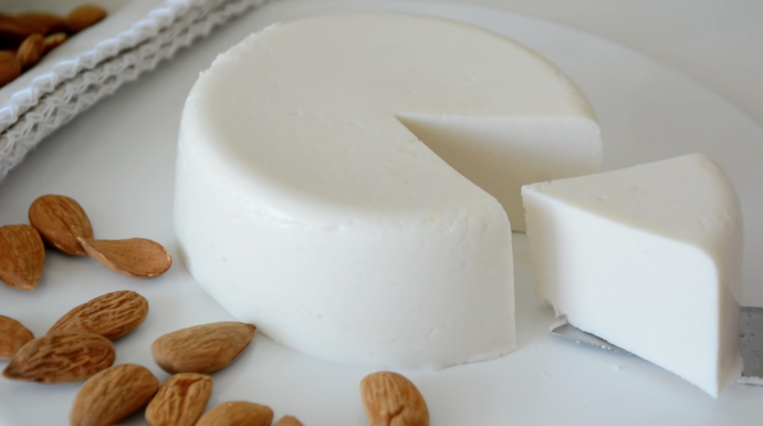 El queso de almendras una alternativa a la lactosa.