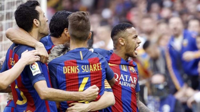 Neymar durante la celebración del gol de la victoria. (EFE)