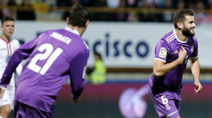 Nacho celebra su golazo con Morata. (EFE)