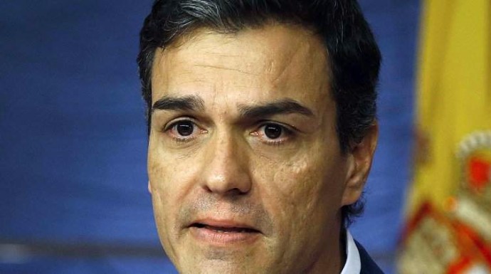 Pedro Sánchez con los ojos llorosos durante su comparecencia.