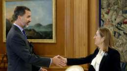 La broma de Ana Pastor al Rey antes de firmar el documento que legitima a Rajoy