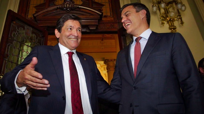 Javier Fernández y Pedro Sánchez, en una imagen de archivo.