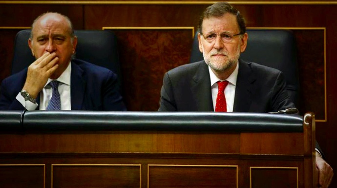 Fernández Díaz y Rajoy durante un pleno en la anterior Legislatura. 