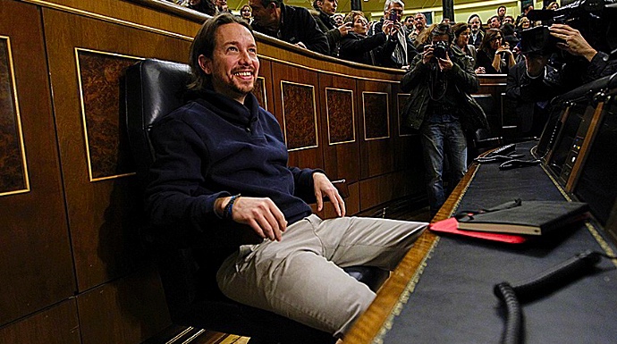 Pablo Iglesias, sentado en uno de los sillones del Congreso.