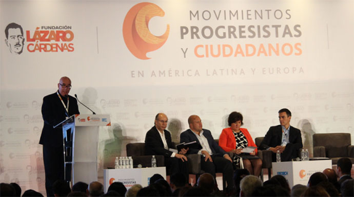 El panel en el que participó Sánchez, que también dio una conferencia.