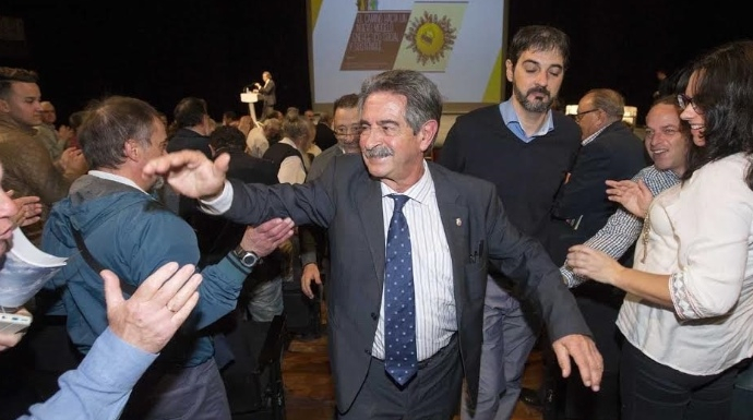 El presidente de Cantabria, Miguel Angel Revilla, en una visita a Murcia.