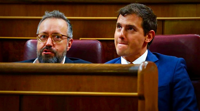 Juan Carlos Girauta y Albert Rivera, en sus escaños del Congreso.