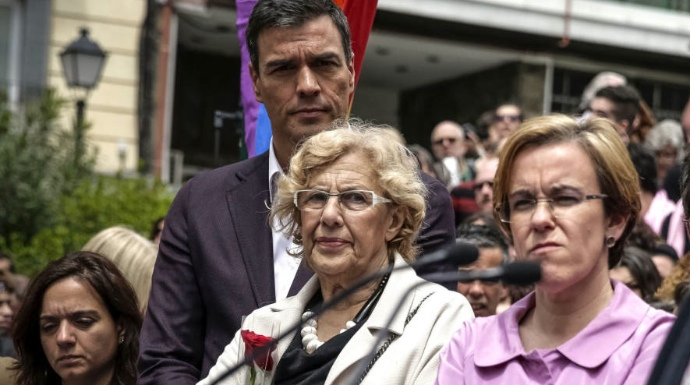 Sánchez, junto a Carmena y la portavoz socialista Purificación Causapié.