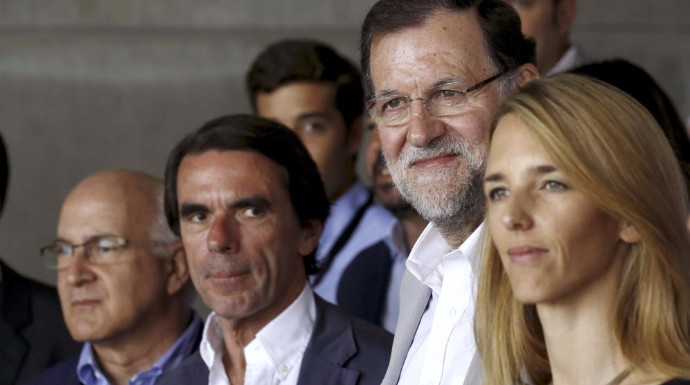 Rajoy flanqueado por Aznar y Álvarez de Toledo.