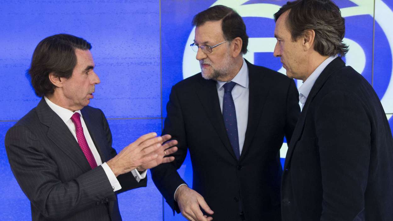 Aznar, junto a Rajoy y Hernando.