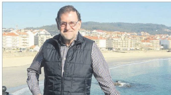 Rajoy, relajado, posa para la entrevista en el Faro de Vigo.