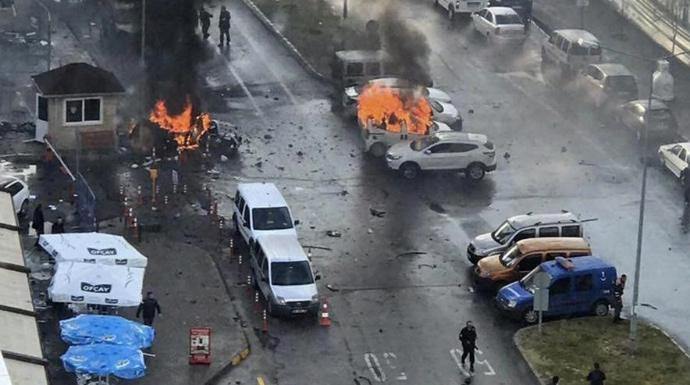 Imagen del momento de las explosiones en Esmirna (Turquía)