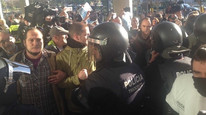 El mundo al revés: la impunidad de las CUP obliga a los policías a convocar una manifestación