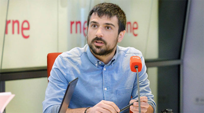 Ramón Espinar reconoce que no se sabe los estatutos.