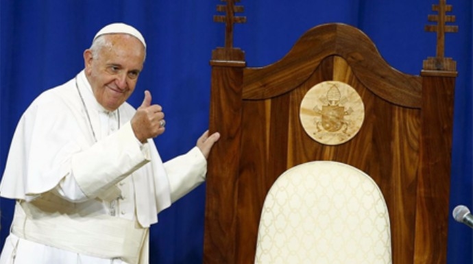 Tremendo enfado de la COPE con el Papa por un desprecio a Carlos Herrera