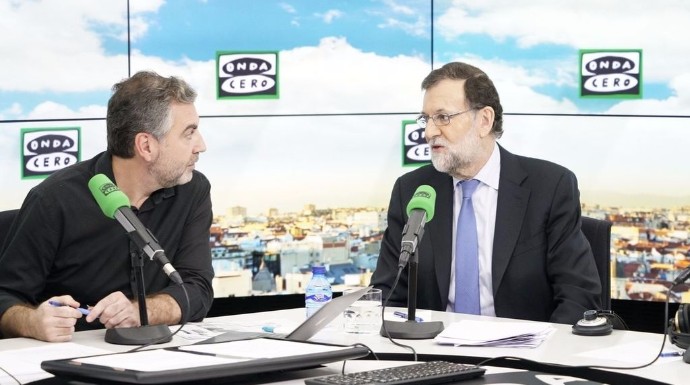 Rajoy durante la entrevista con Alsina.