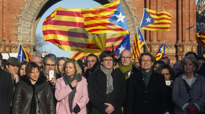 Mas y Puigdemont, a la cabeza de la marcha hacia el Tribunal Superior de Justicia de Cataluña.