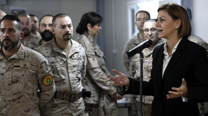 La ministra de Defensa, María Dolores de Cospedal, durante su reciente visita al contingente español en Irak.