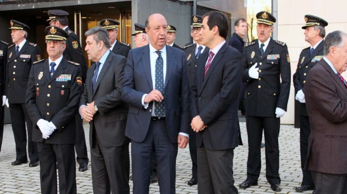 A la izquierda, el nuevo DAO, Florentino Villabona. A la derecha, el director del CNI, Félix Sánz Roldán.
