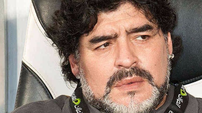 Maradona en vigilancia por una presunta agresión a su novia, Rocío Olivas.